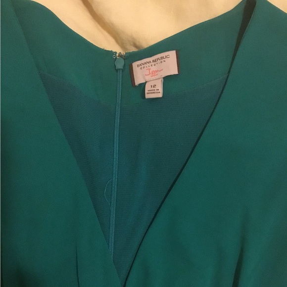 Kate Middleton engagement-inspired dress by Issa for Banana Republic - Picture 3 of 5